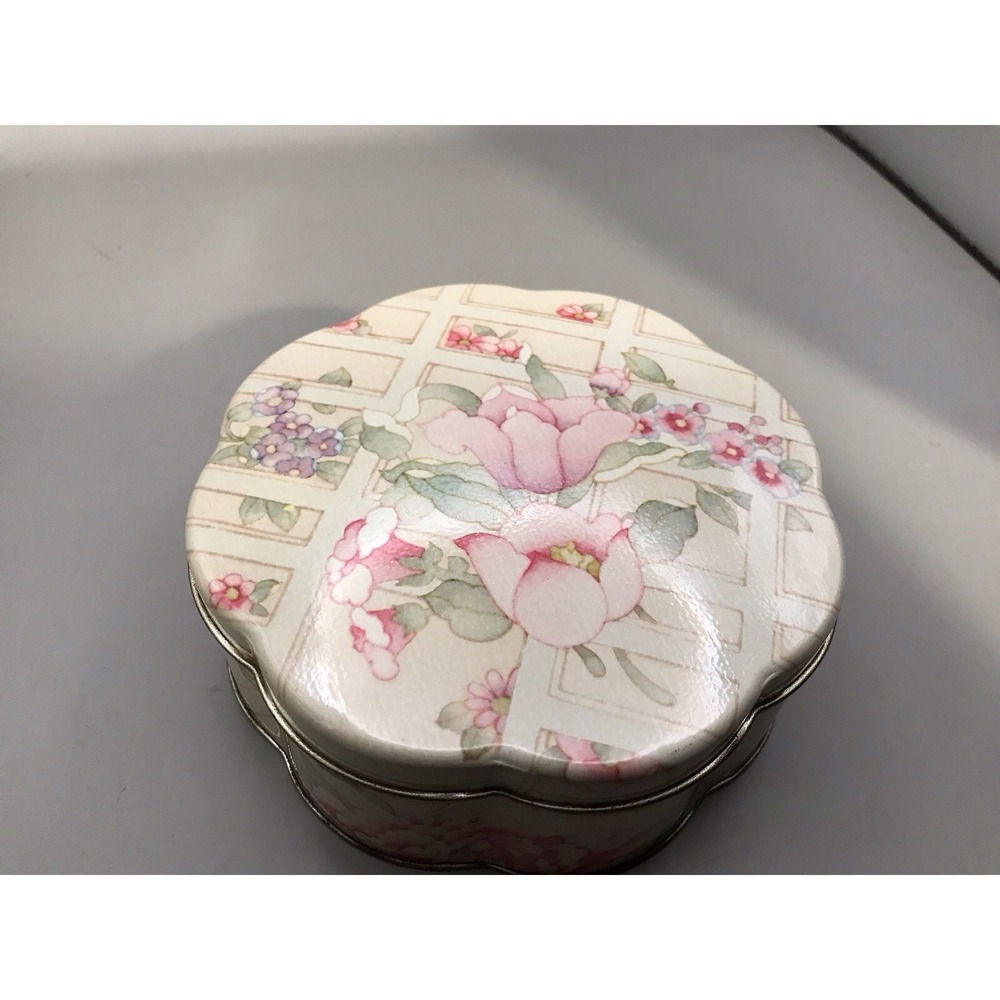 Avon Tender Blossoms Beauty‎ Dust Container Floral Tin Pink Makeup